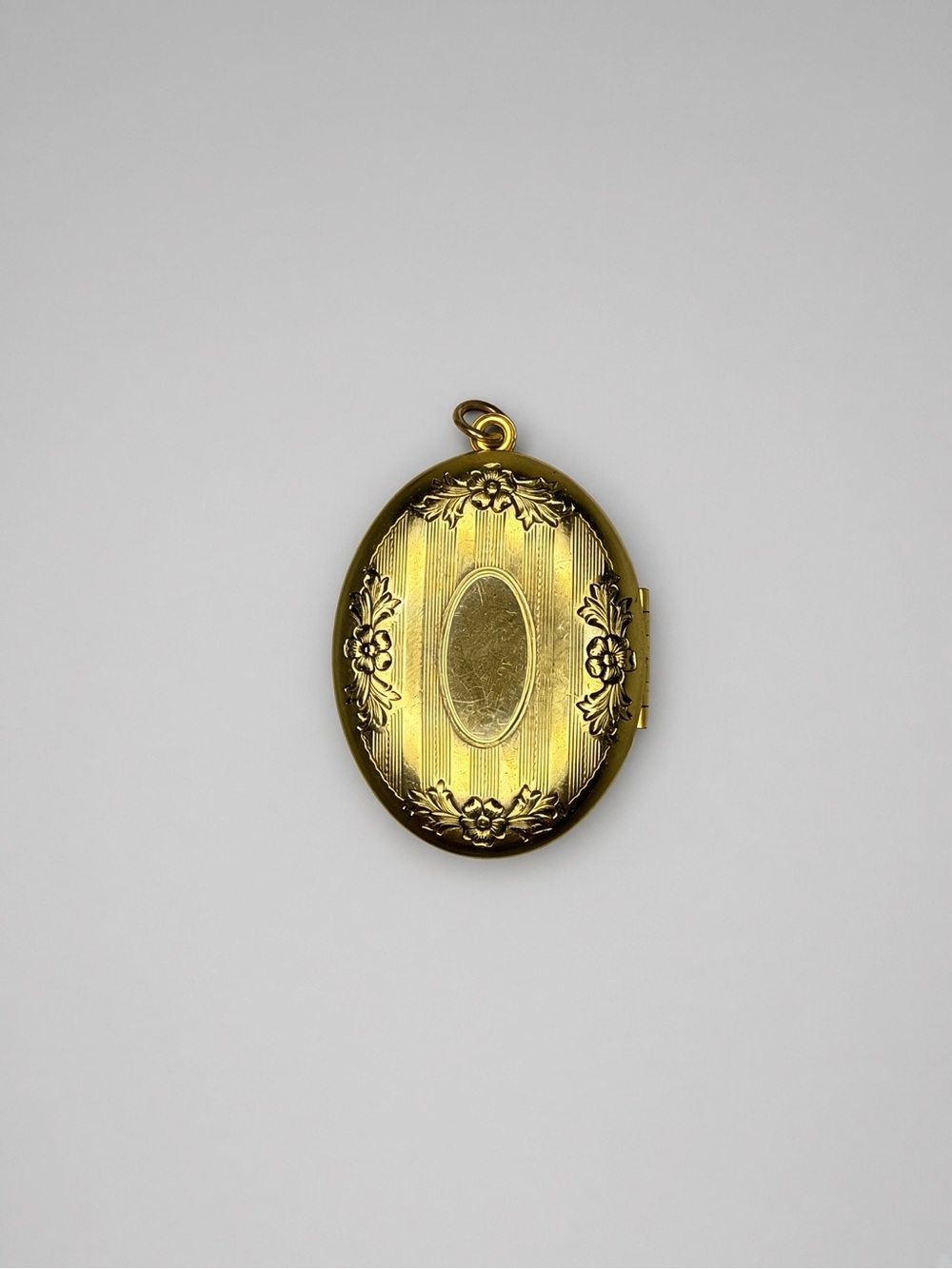 Vintage Gold Tone Oval Floral Engraved Photo Locket Pendant, 1.25 x 1.5